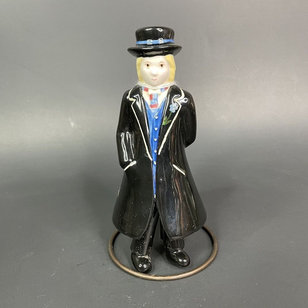 Demdaco 2003 Bells & Beaus Heinrich Leonhard Gallantry Man Wear‎ Top Hat & Coat